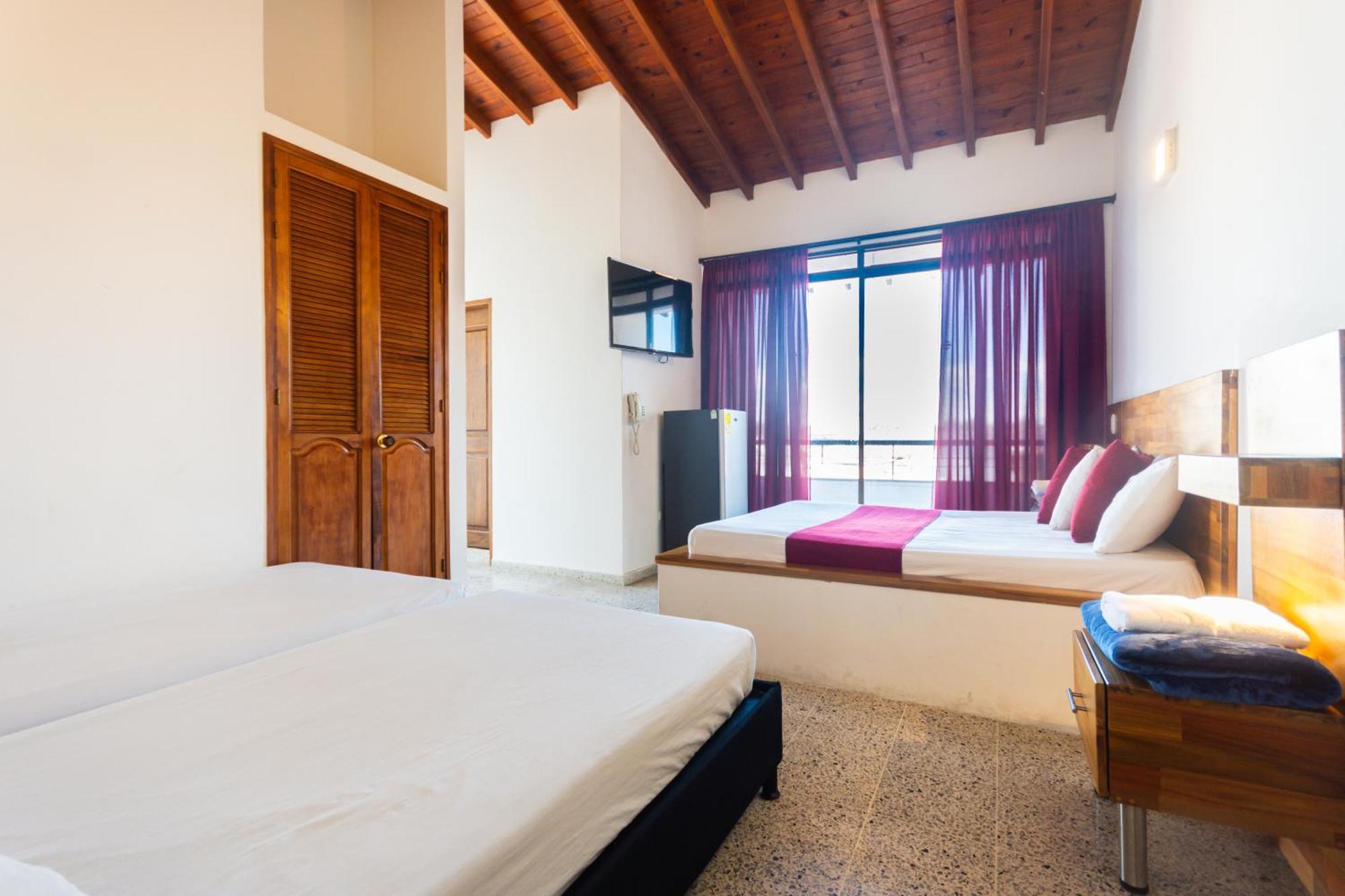 Hotel Bicentenario Rionegro Luaran gambar