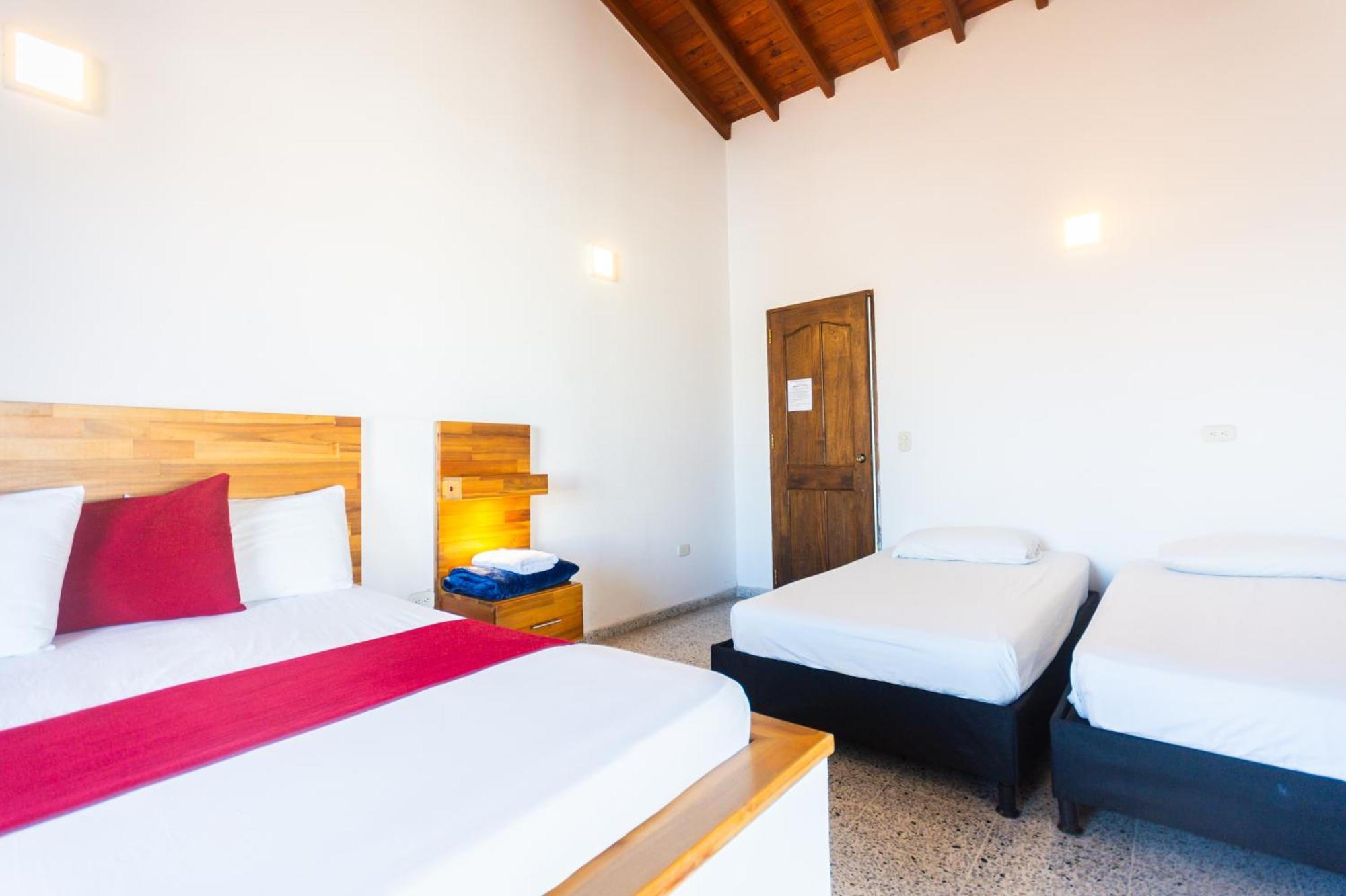 Hotel Bicentenario Rionegro Luaran gambar