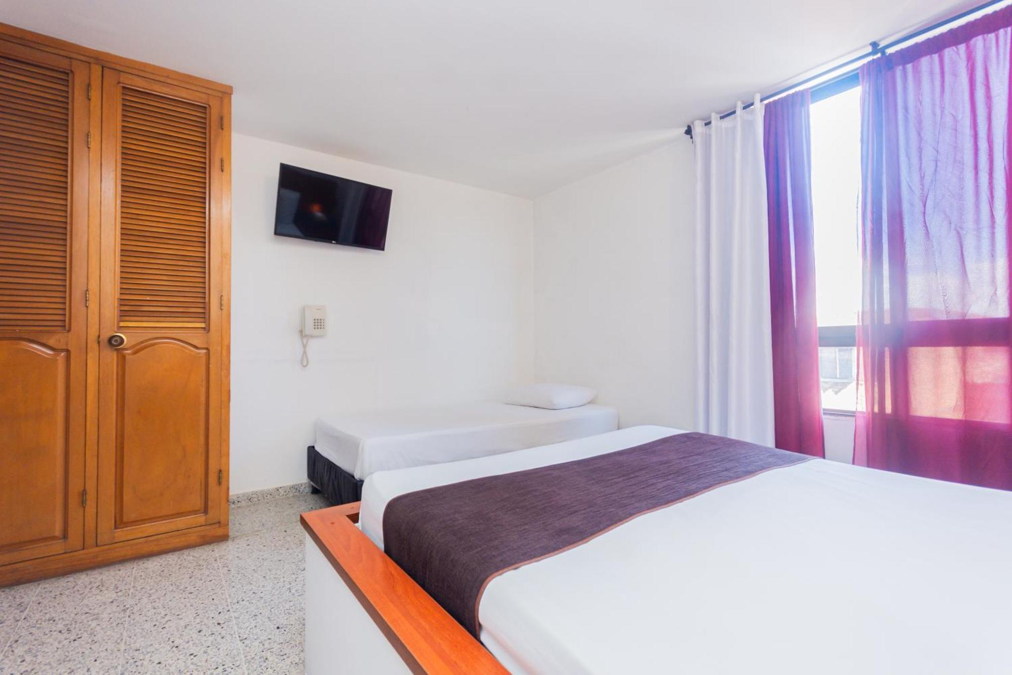 Hotel Bicentenario Rionegro Luaran gambar