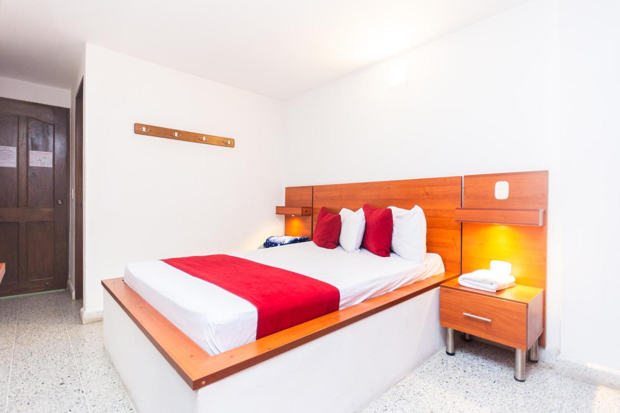 Hotel Bicentenario Rionegro Luaran gambar