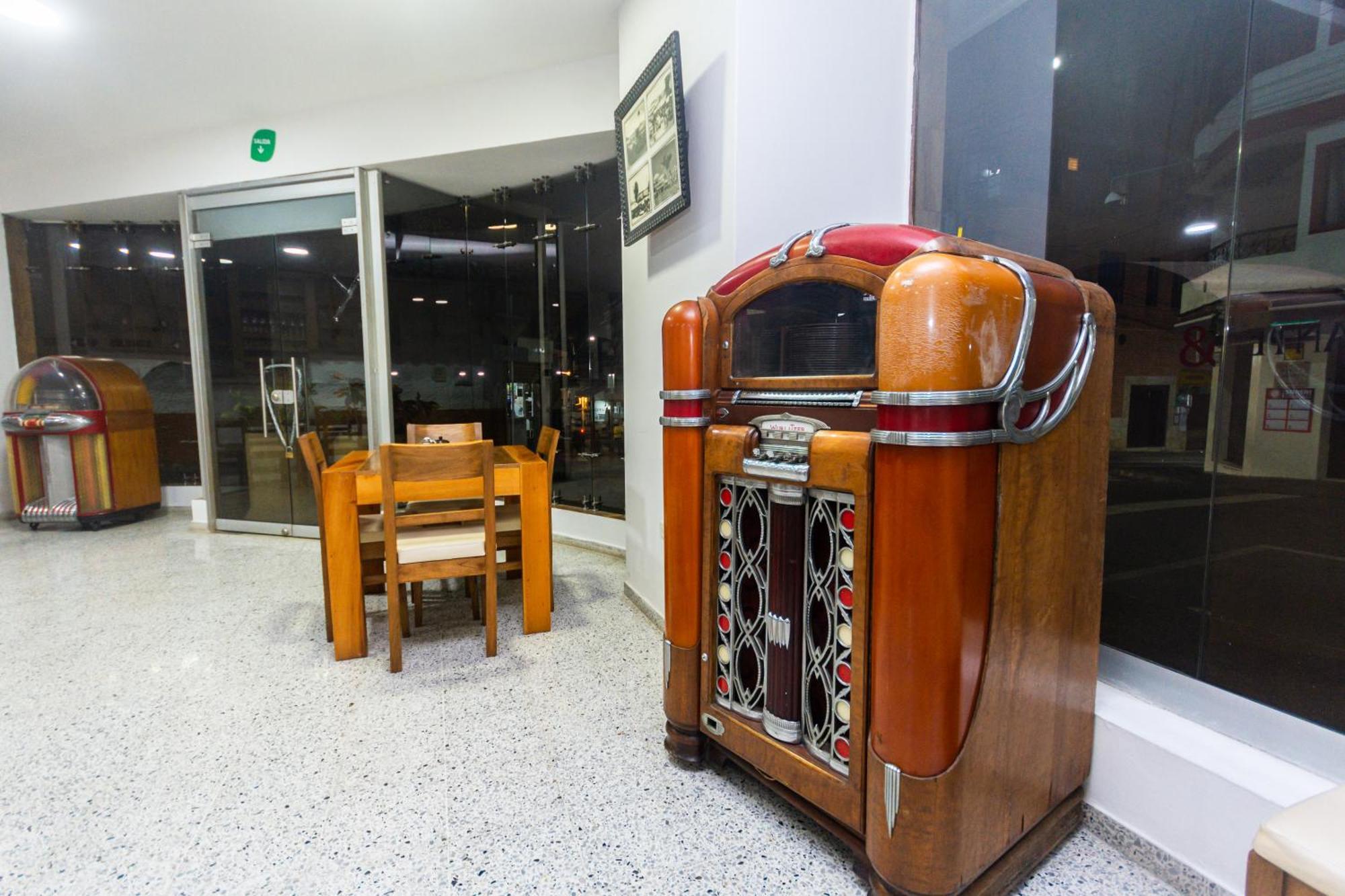 Hotel Bicentenario Rionegro Luaran gambar