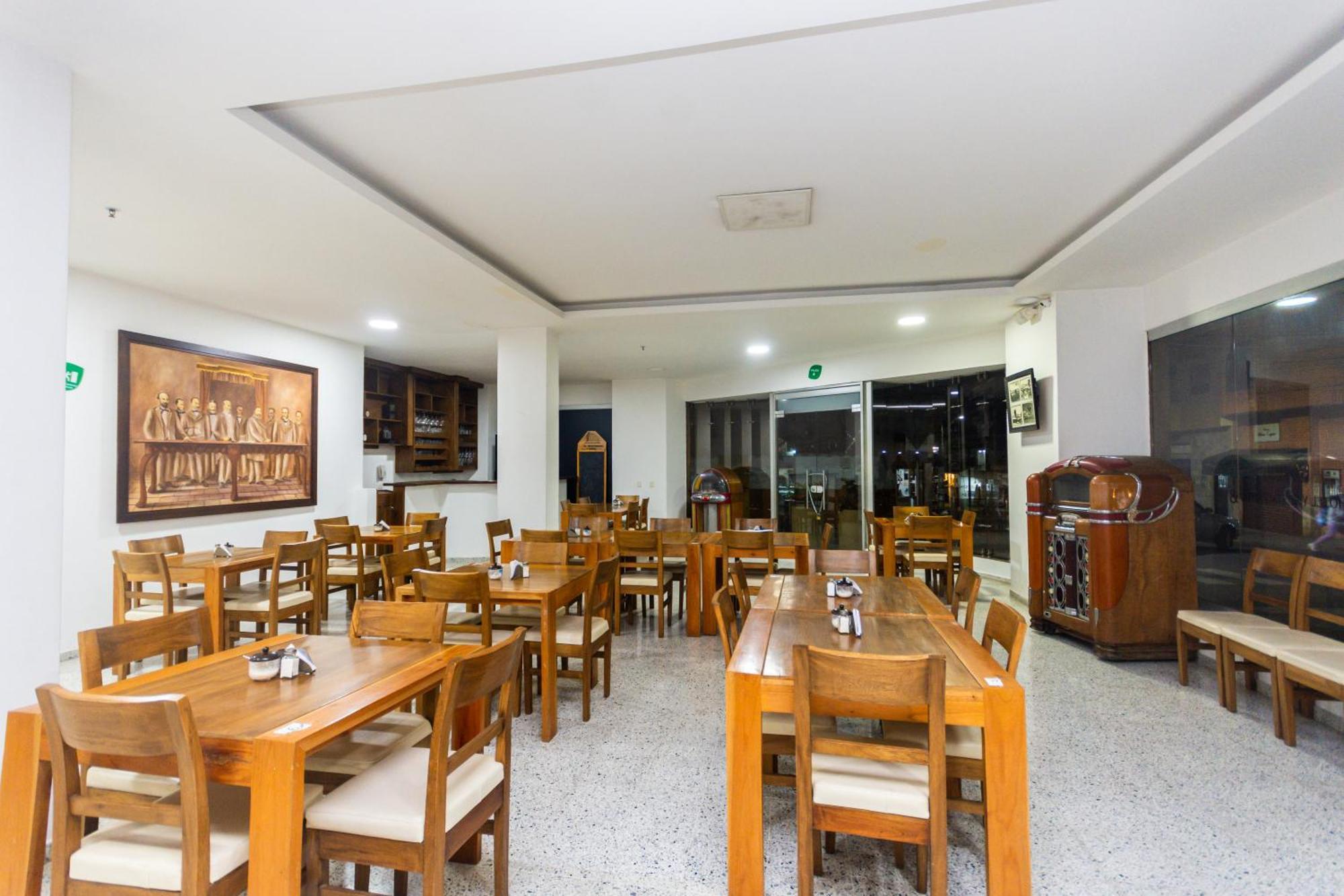 Hotel Bicentenario Rionegro Luaran gambar
