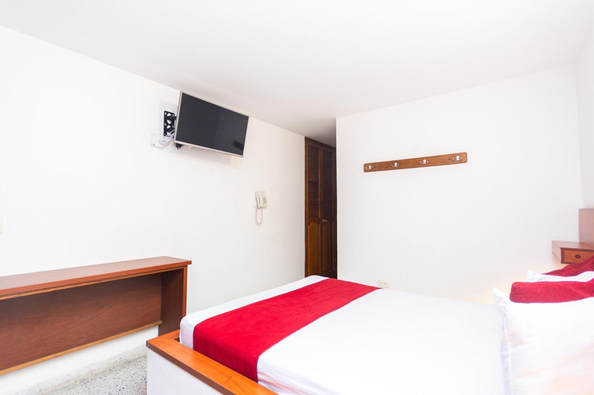 Hotel Bicentenario Rionegro Luaran gambar